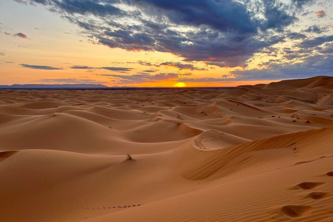 Stunning sunset over the tall dunes of Erg Chebbi in Merzouga